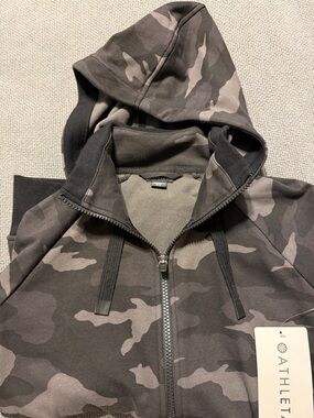Athleta Triumph Printed Hoodie in Charcoal and Gray Camo - NWT - Size XS